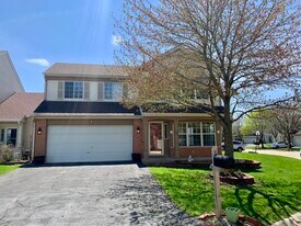 6 Redbud Ct in Lake In The Hills, IL - Building Photo