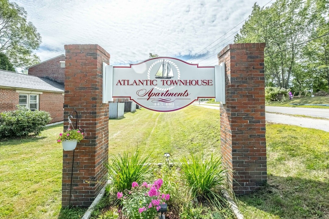 Atlantic Townhouse Apartments in Bath, ME - Building Photo