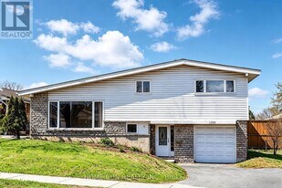 1259 Meadowlands Dr E in Ottawa, ON - Building Photo