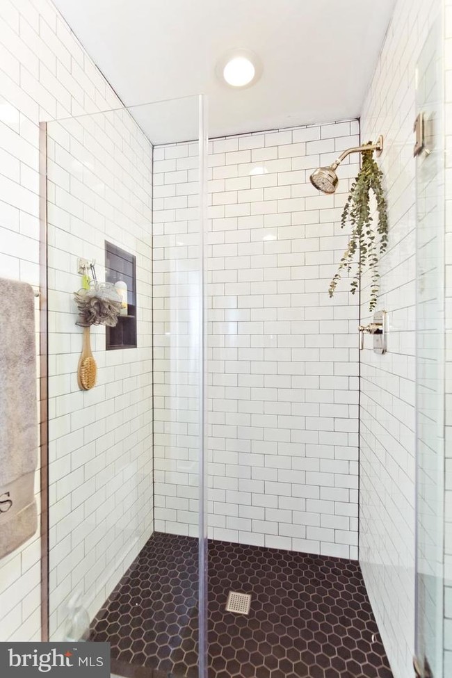 2125 14th St NW-Unit -208 in Washington, DC - Building Photo - Building Photo