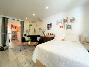 1135 Meridian Ave in Miami Beach, FL - Foto de edificio - Building Photo