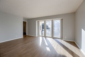 15666 Shamrock Cir in Omaha, NE - Building Photo - Building Photo