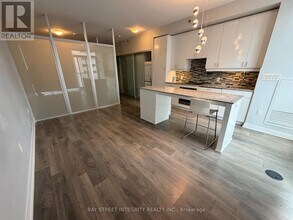 426 University Ave in Toronto, ON - Building Photo - Building Photo