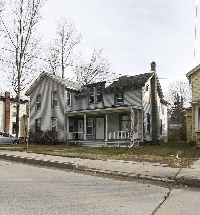 16 West St in Oneonta, NY - Building Photo