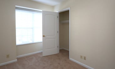 Villas at Southern Ridge in Charlottesville, VA - Building Photo - Building Photo