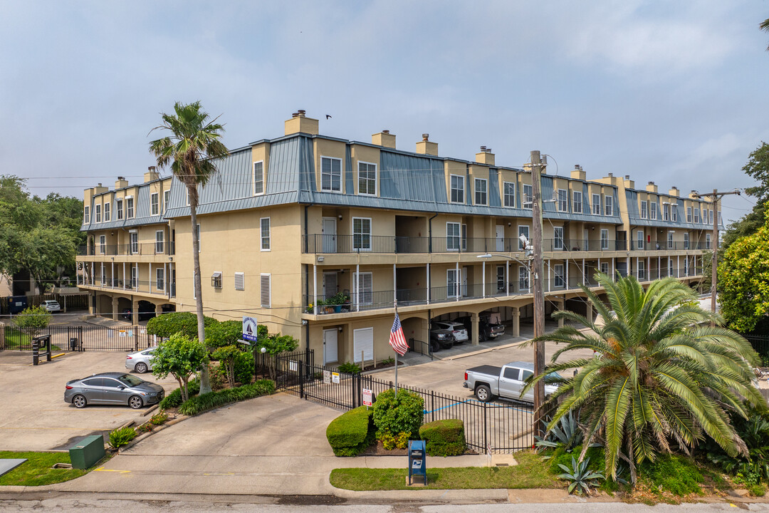 Marina Point in Galveston, TX - Building Photo