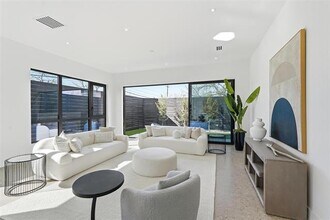 6803 Tyree St in Dallas, TX - Building Photo - Building Photo