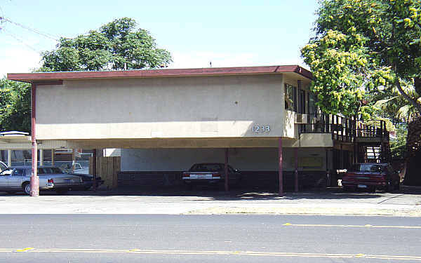 1233 E Weber Ave in Stockton, CA - Building Photo