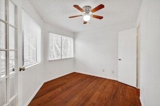 9823 Walnut St, Unit L304 in Dallas, TX - Building Photo - Building Photo