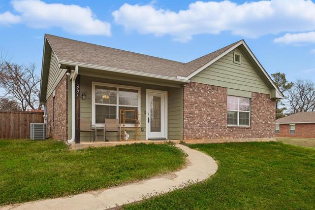 901 W Munson St in Denison, TX - Building Photo - Building Photo