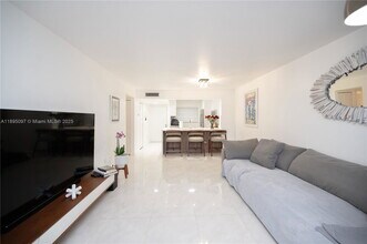 10875 SW 112nd Ave in Miami, FL - Building Photo - Building Photo