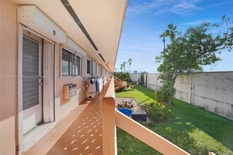 820 SW 11th Ave in Hallandale Beach, FL - Foto de edificio - Building Photo