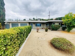 24399 University Ave in Loma Linda, CA - Foto de edificio - Building Photo