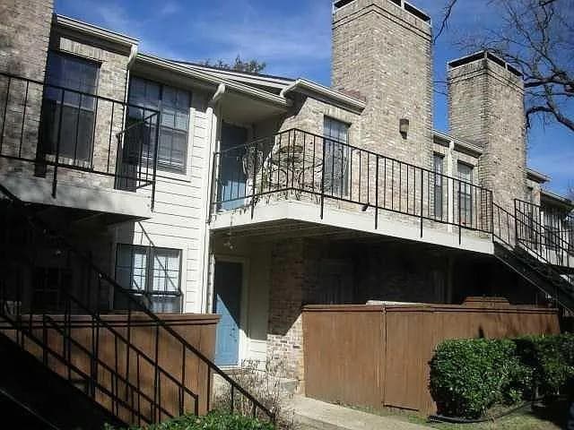 property at 2906 West Ave