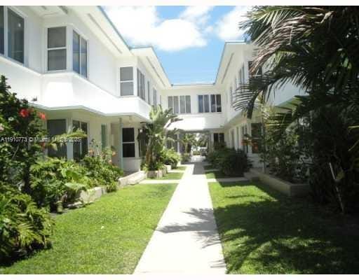 1990 Bay Dr in Miami Beach, FL - Building Photo - Building Photo