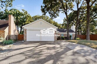 402 Thorn Wood Dr in Euless, TX - Building Photo - Building Photo