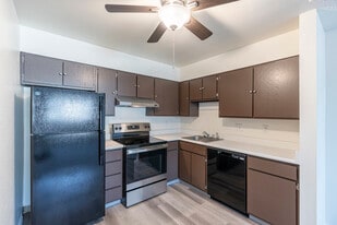 Aspen Bluff in Colorado Springs, CO - Building Photo