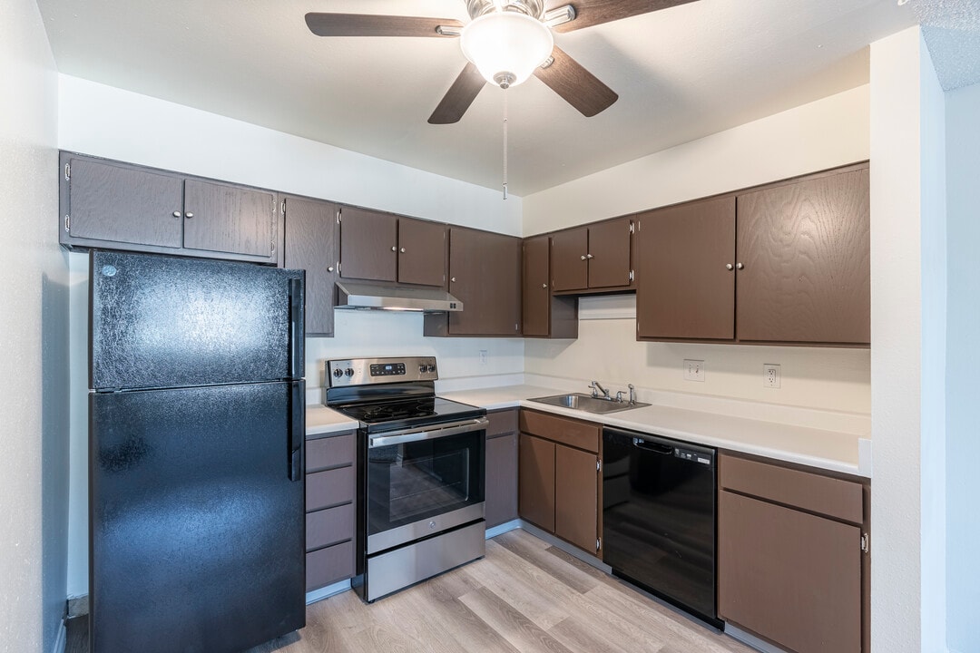 Aspen Bluff in Colorado Springs, CO - Building Photo