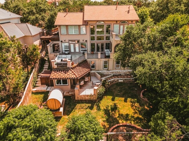 property at 3711 Highland Dr