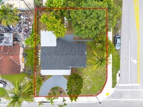 1041 NW 199th St in Miami, FL - Building Photo - Building Photo