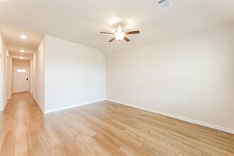 1021 Round Bale Rd in Hutto, TX - Building Photo - Building Photo