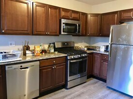 81 Linden St, Unit 2T in Boston, MA - Building Photo