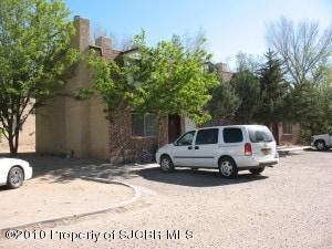 2506 Lee Ln in Farmington, NM - Foto de edificio