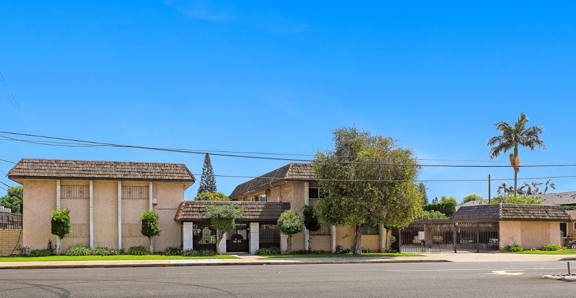 8202 Rosemead Blvd in Pico Rivera, CA - Building Photo