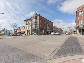 293 E Deerpath Rd in Lake Forest, IL - Building Photo