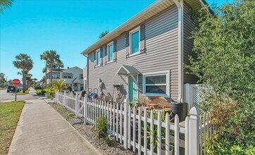 200 Walnut St in Neptune Beach, FL - Building Photo - Building Photo