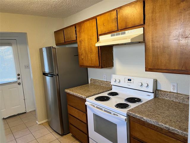 property at 1613 Windsong Ln