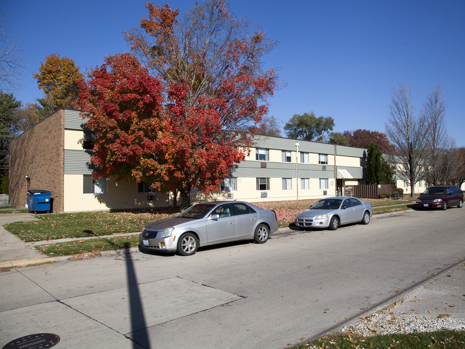 Sanders Apartments in Moline, IL - Foto de edificio