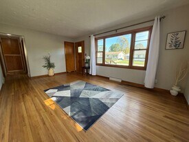 1240 Eleanor Dr in Waterloo, IA - Building Photo