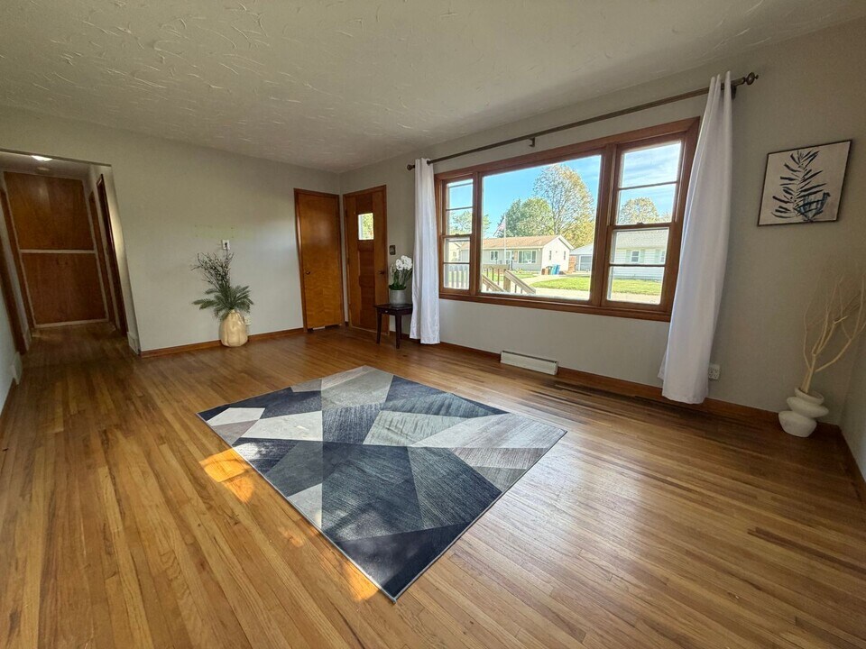 1240 Eleanor Dr in Waterloo, IA - Building Photo