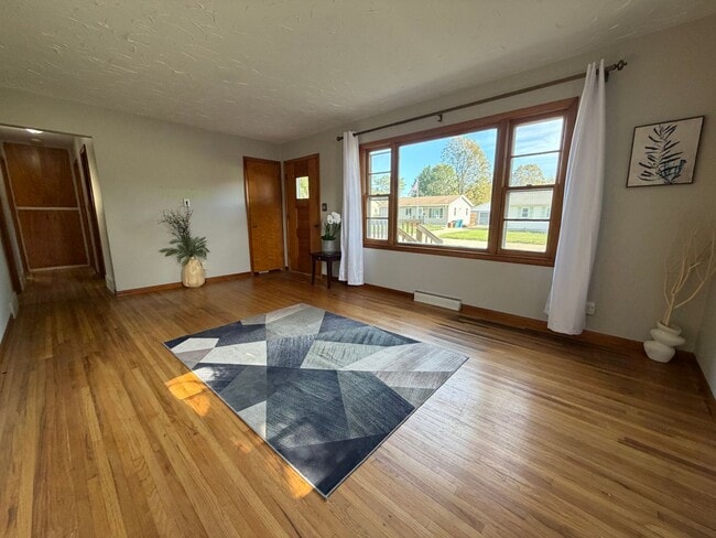 1240 Eleanor Dr