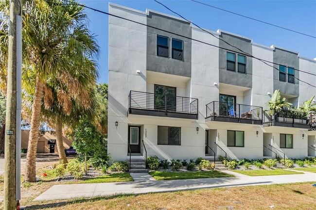 property at 1302 W Carmen St