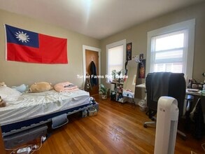 248 Powder House Blvd, Unit B in Somerville, MA - Building Photo - Building Photo
