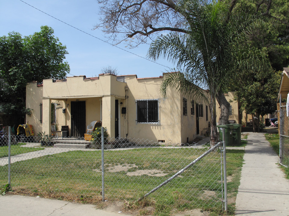 201 N Willow Ave in Compton, CA - Foto de edificio