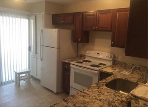 2727 Briarhurst Dr-Unit -22 in Houston, TX - Building Photo - Building Photo