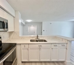 650 S Park Rd in Hollywood, FL - Building Photo - Building Photo