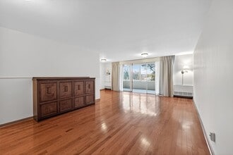 2324 Madison Rd in Cincinnati, OH - Building Photo - Building Photo