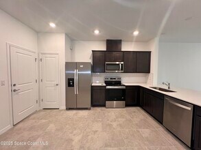 5129 Inspire Ln in West Melbourne, FL - Foto de edificio - Building Photo