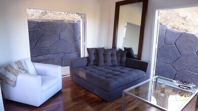 11060 Fruitland Dr in Studio City, CA - Foto de edificio - Building Photo