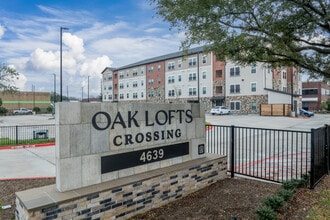 Oak Lofts Crossing in Stafford, TX - Foto de edificio - Building Photo