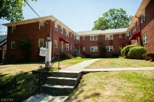 152 Belleville Ave in Bloomfield, NJ - Building Photo