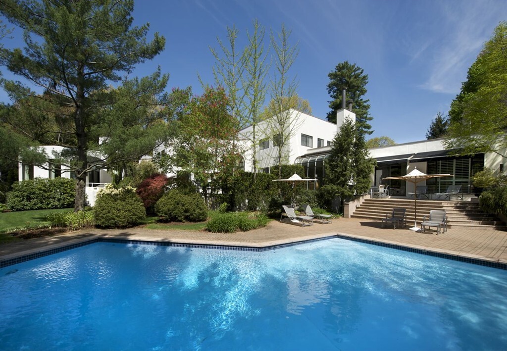 132 Yarmouth Rd in Chestnut Hill, MA - Foto de edificio