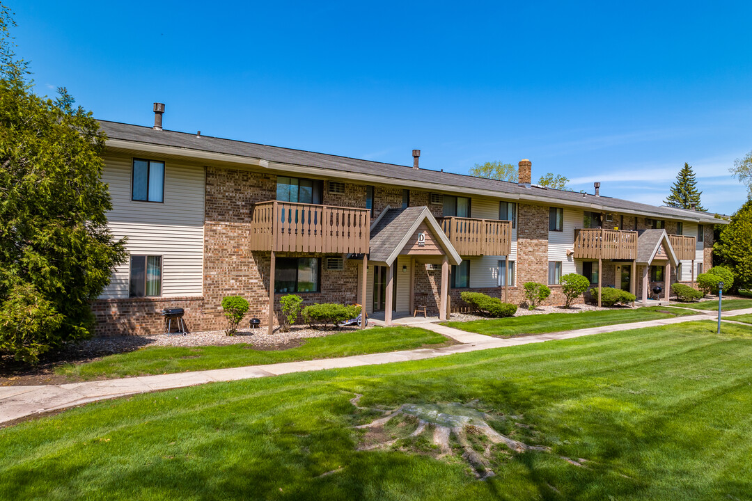 Brookside Apartments in Oshkosh, WI - Foto de edificio