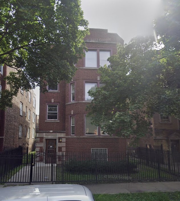 8245 S Maryland Ave in Chicago, IL - Building Photo