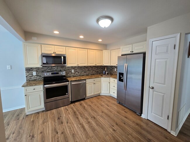 1722 McNelis Dr in Southampton, PA - Foto de edificio - Building Photo