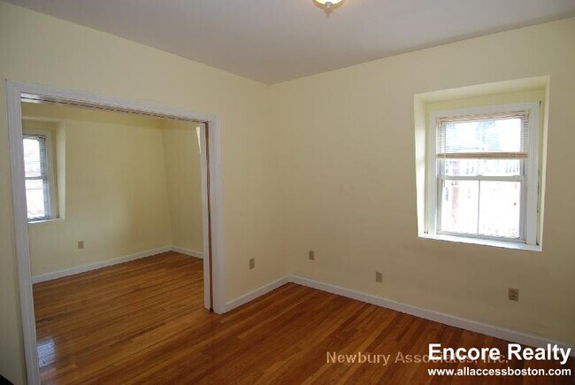 1213-3 Adams St, Unit 3 in Boston, MA - Building Photo - Building Photo